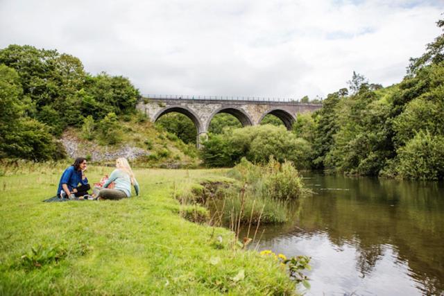 Hassop Station Apartment On The Monsal Trail Bakewell Buitenkant foto